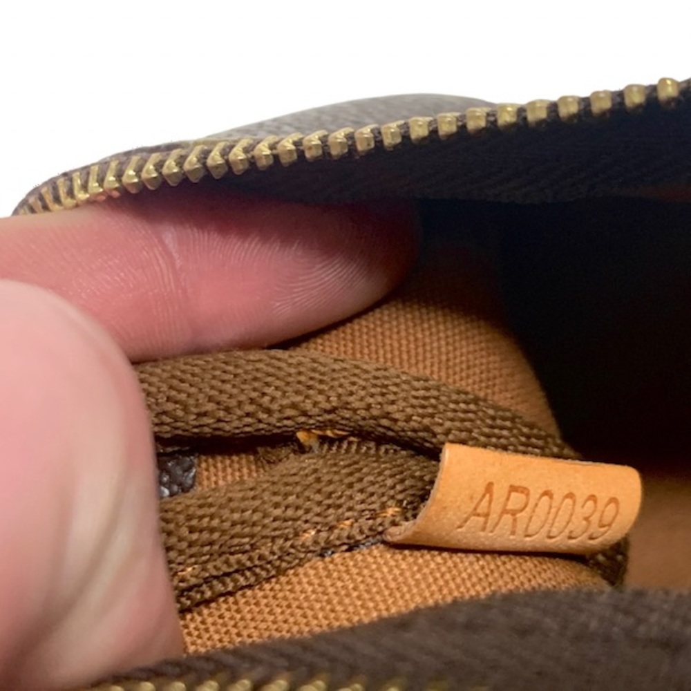 Authentic 𝗟𝗼𝘂𝗶𝘀 𝗩𝘂𝗶𝘁𝘁𝗼𝗻 Purse ✨ - Picture 5 of 16